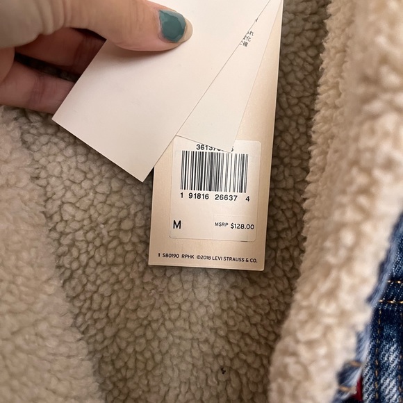 Levi’s Ex Boyfriend Sherpa Trucker Jean Jacket - Picture 8 of 8